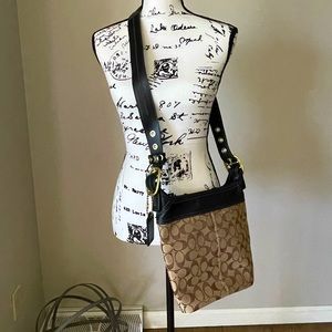 Coach Signature Duffle Bleecker Hobo Bag No. F0726-11443.